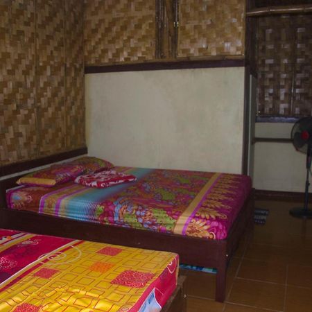 Red Island Bungalows Pasanggaran Экстерьер фото