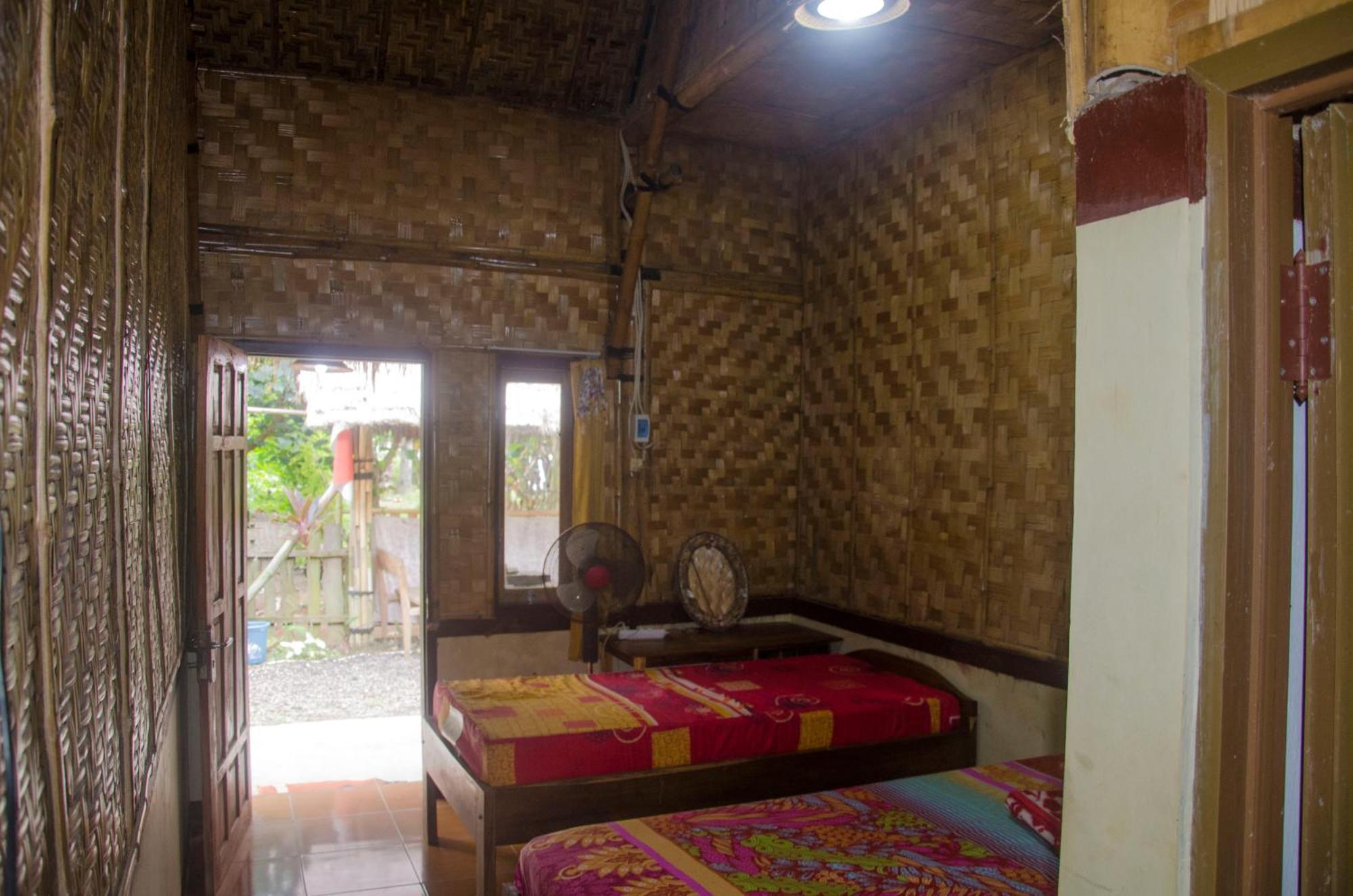 Red Island Bungalows Pasanggaran Экстерьер фото