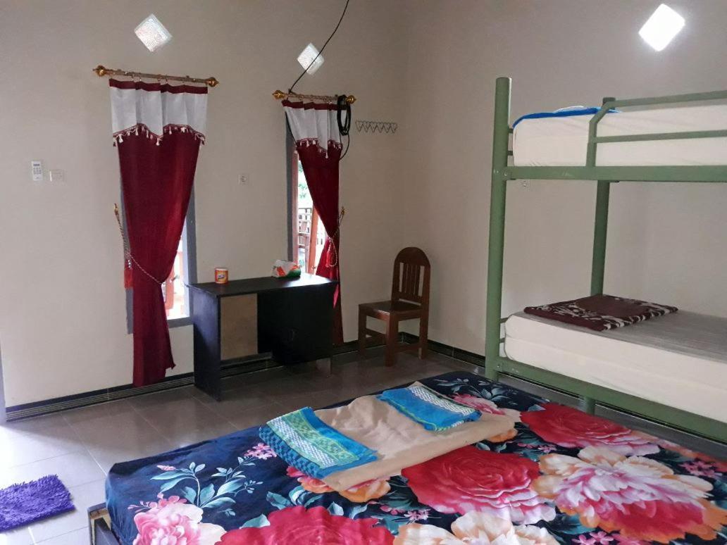 Red Island Bungalows Pasanggaran Номер фото
