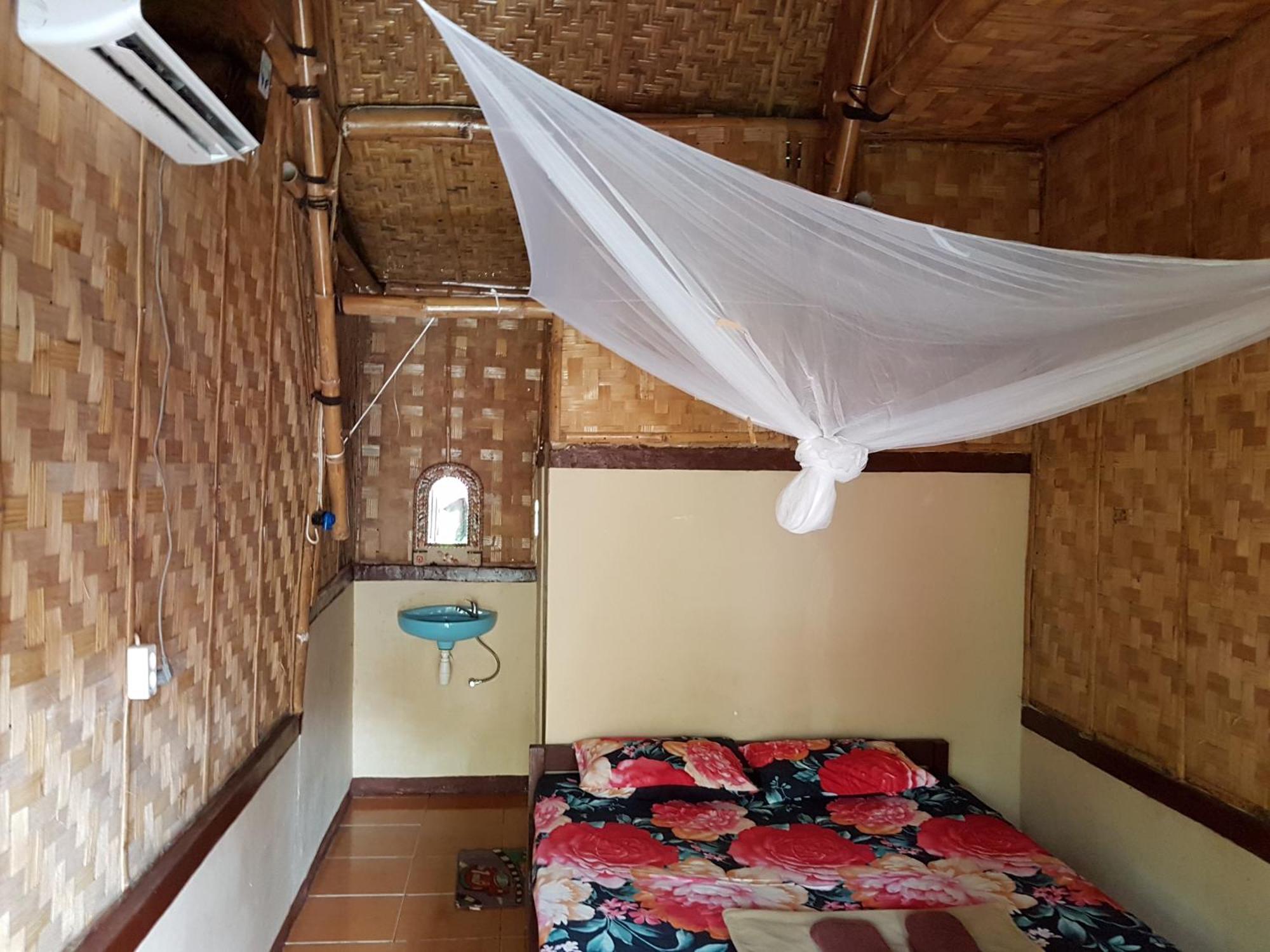 Red Island Bungalows Pasanggaran Номер фото