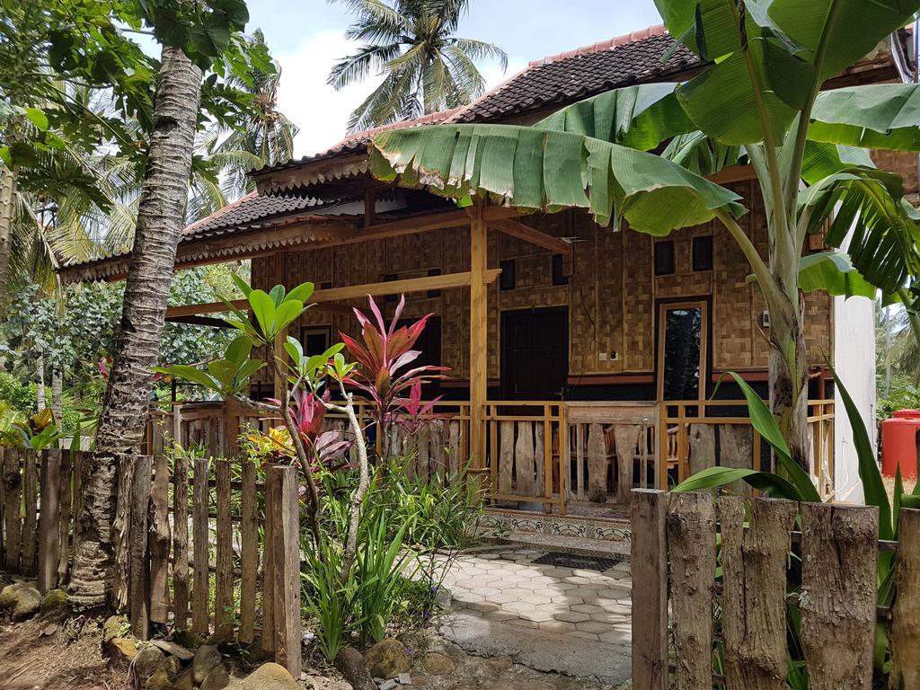 Red Island Bungalows Pasanggaran Экстерьер фото