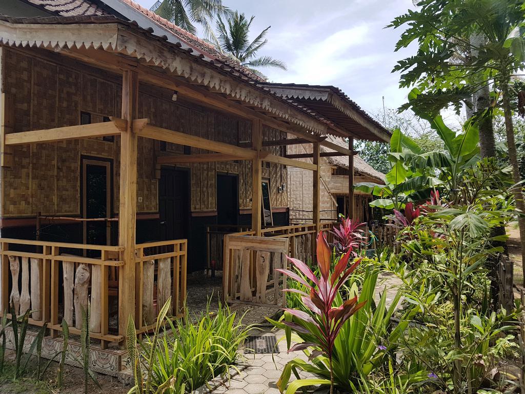 Red Island Bungalows Pasanggaran Экстерьер фото