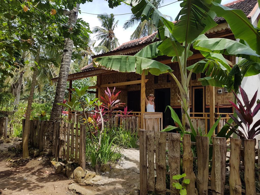 Red Island Bungalows Pasanggaran Экстерьер фото