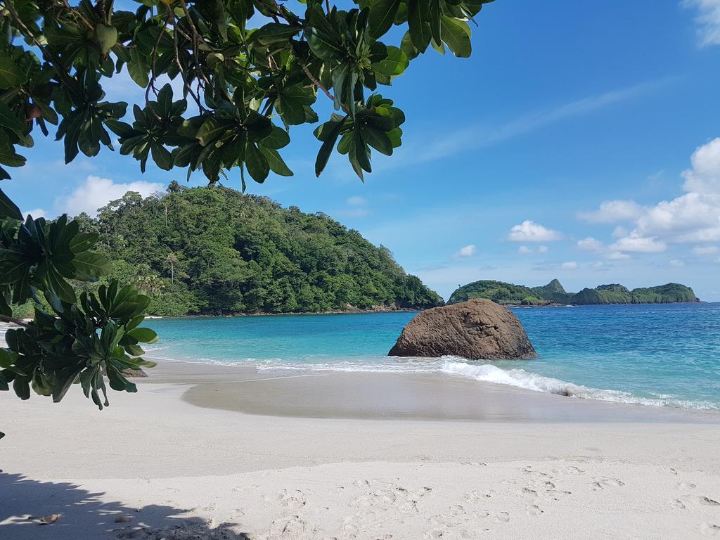 Red Island Bungalows Pasanggaran Экстерьер фото