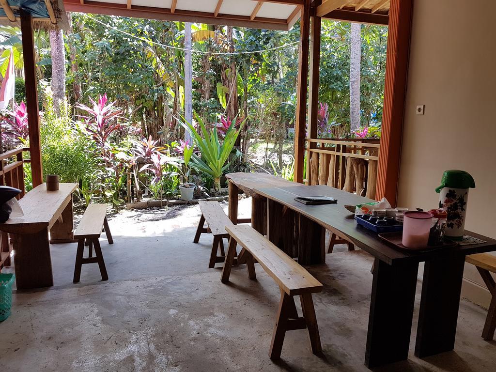 Red Island Bungalows Pasanggaran Экстерьер фото