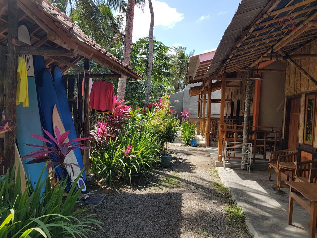 Red Island Bungalows Pasanggaran Экстерьер фото